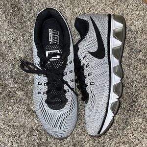 Nike tailwind 8